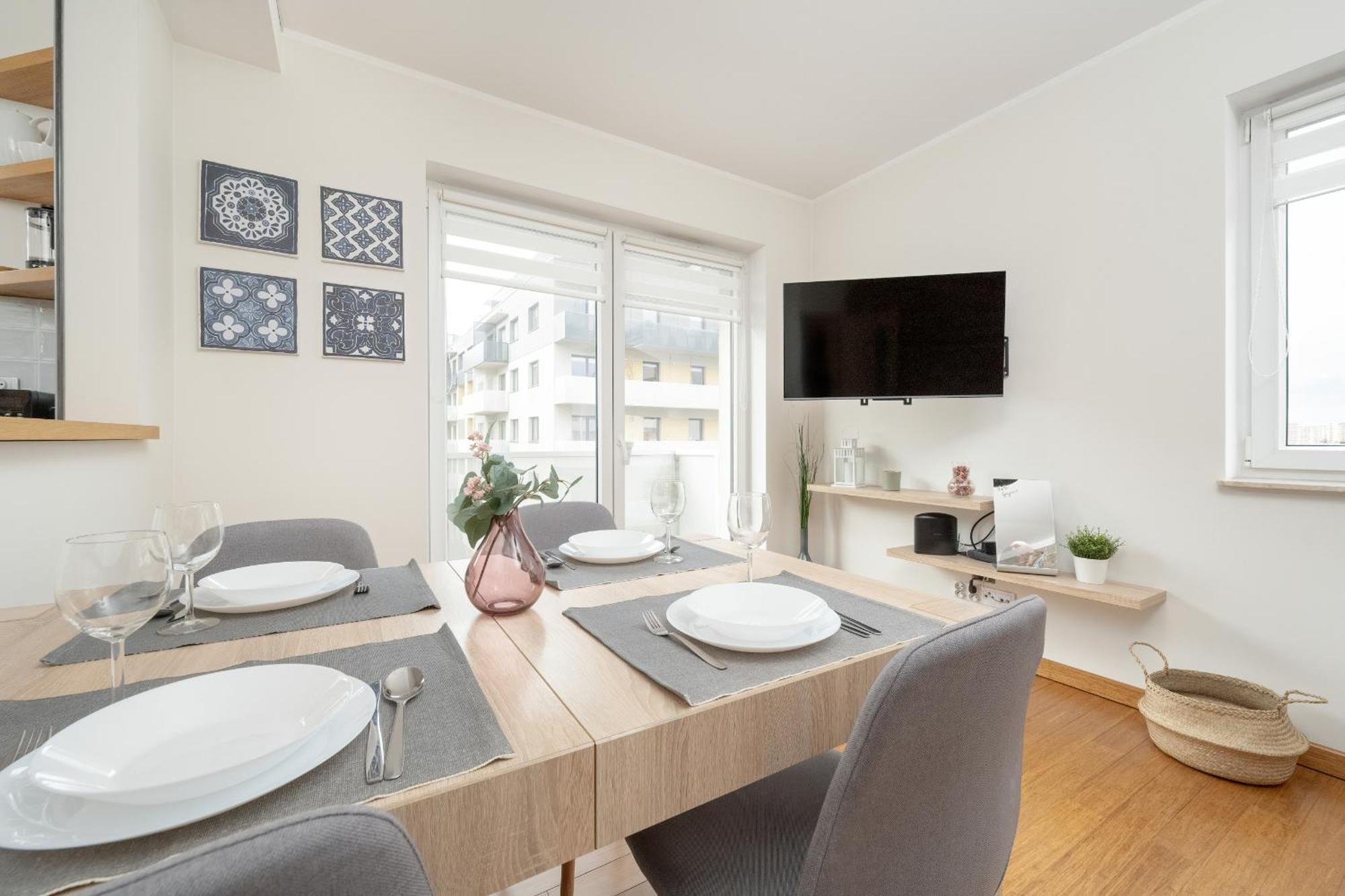 One Bedroom Apartment Nadodrze With Free Garage Wroclaw By Noclegi Renters Екстериор снимка