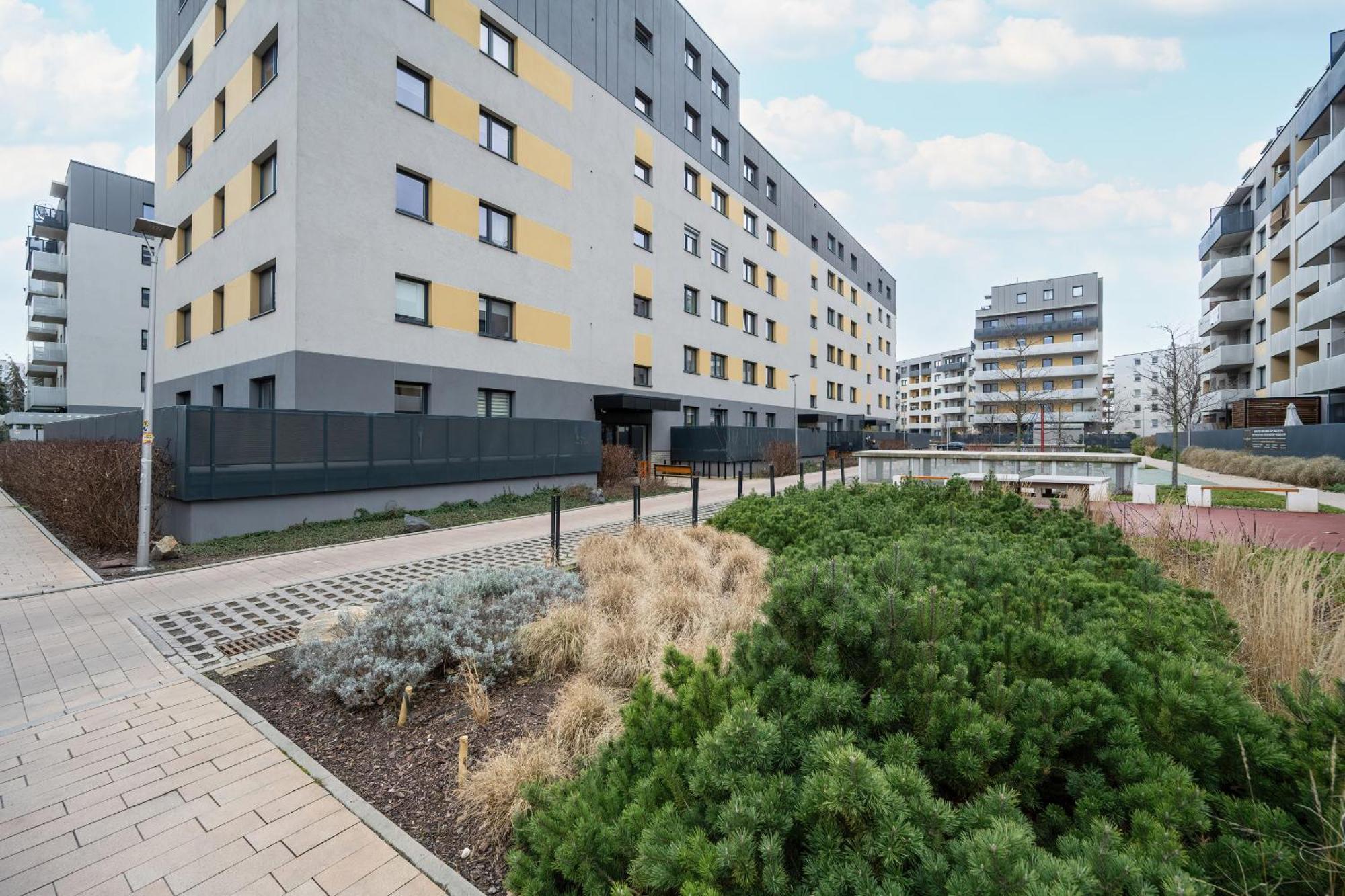 One Bedroom Apartment Nadodrze With Free Garage Wroclaw By Noclegi Renters Екстериор снимка