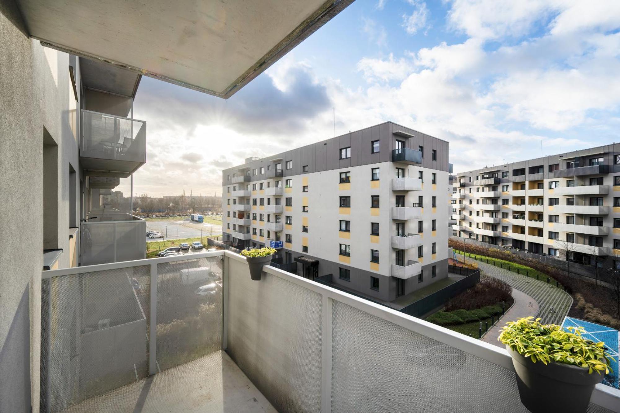 One Bedroom Apartment Nadodrze With Free Garage Wroclaw By Noclegi Renters Екстериор снимка