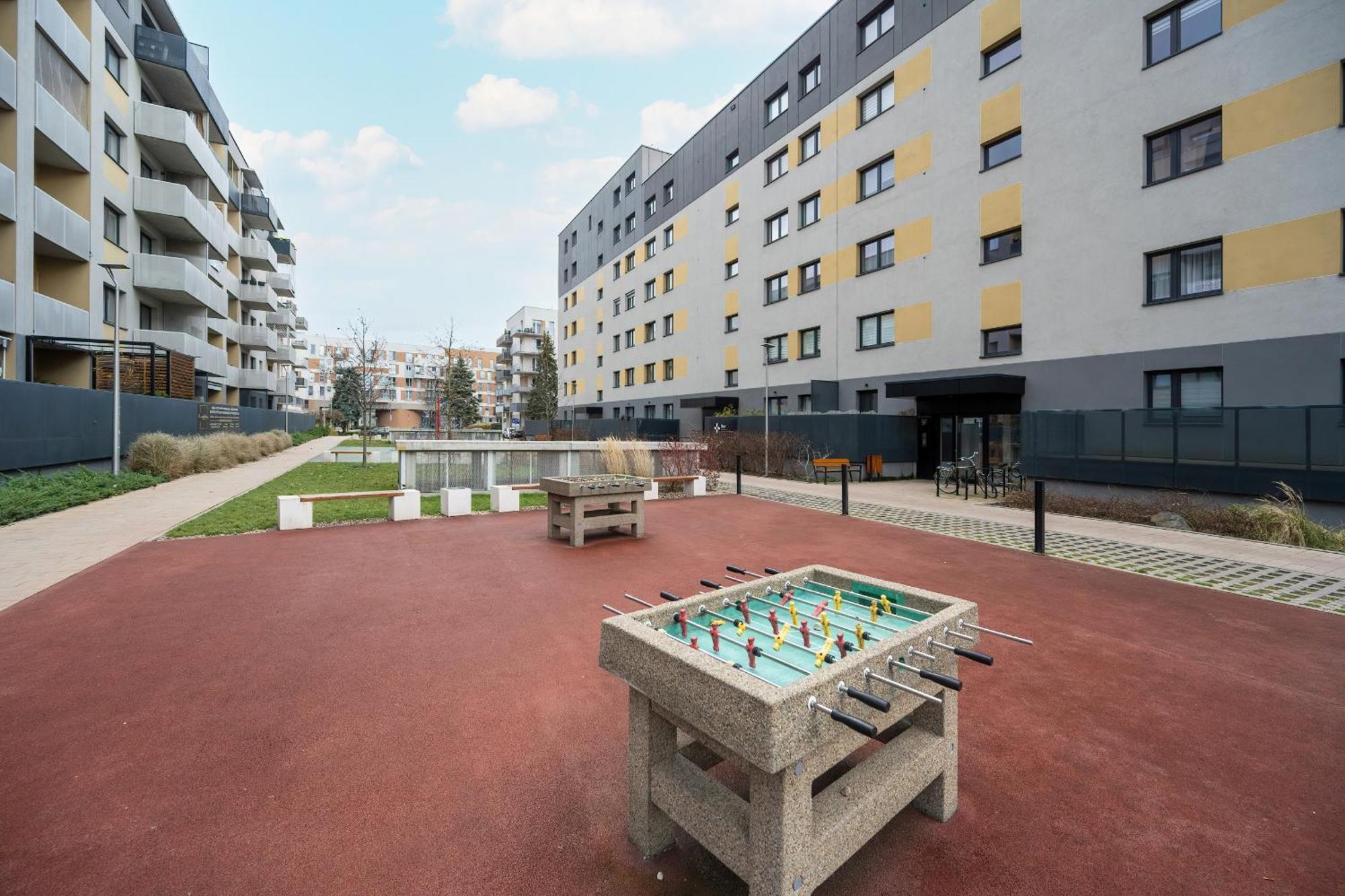 One Bedroom Apartment Nadodrze With Free Garage Wroclaw By Noclegi Renters Екстериор снимка