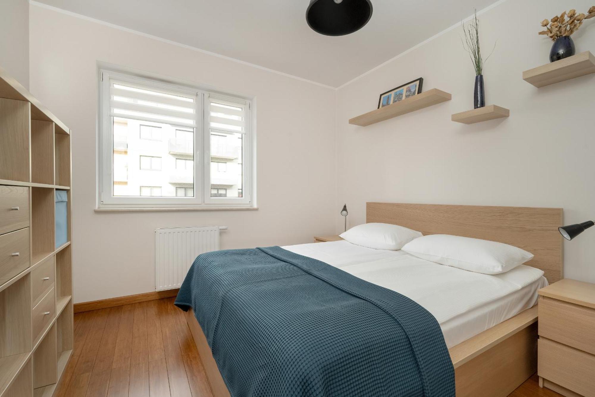 One Bedroom Apartment Nadodrze With Free Garage Wroclaw By Noclegi Renters Екстериор снимка